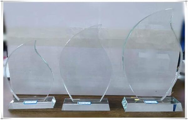 GS138 Giftex Flame shaped Crystal Trophy Award (15cm) - Image 3